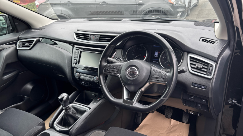 Nissan Qashqai 1.3 DiG-T N-Connecta 5dr Petrol Hatchback
